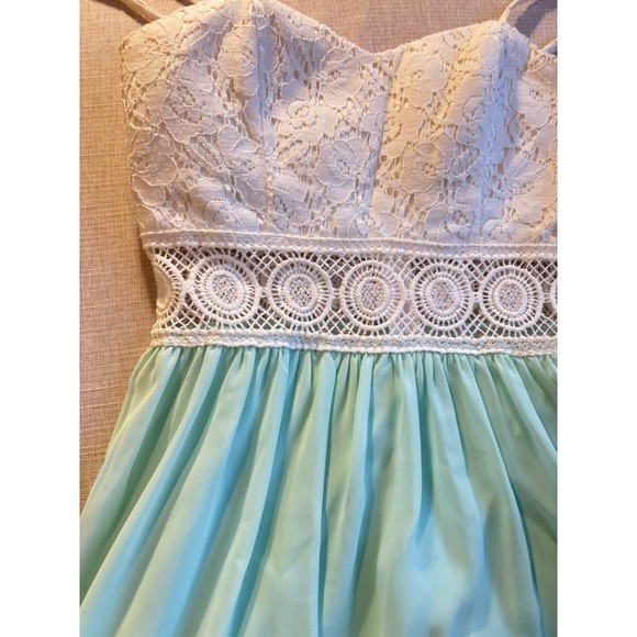 BCX Size 7 Juniors Mint Green And Ivory With Lace Knee Length Dress - Picture 2 of 9